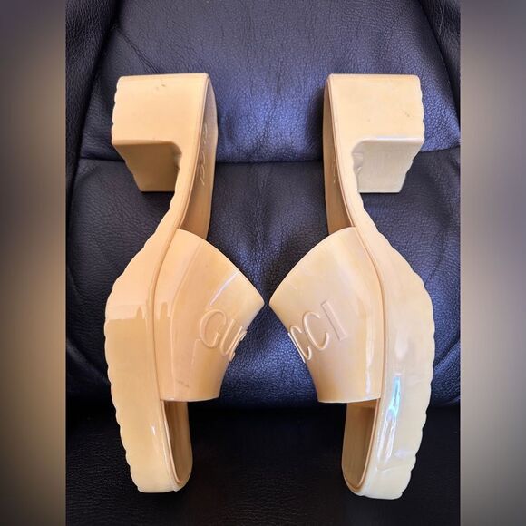 Gucci Yellow Slip-On Sandals EU 38 – Iconic Style with Chunky Heel & Logo - Picture 10 of 17